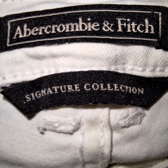 Abercrombie and Fitch signature collection. Mid-rise super skinny ankle jeans. - Picture 4 of 7